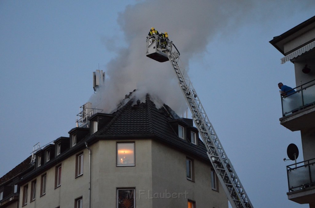 Feuer 3 Dachstuhl Koeln Buchforst Kalk Muelheimerstr P010.JPG